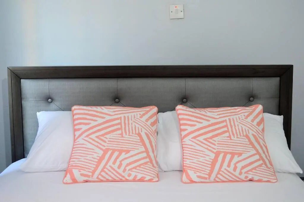 Gillaine'S Place Montego Bay 0*,