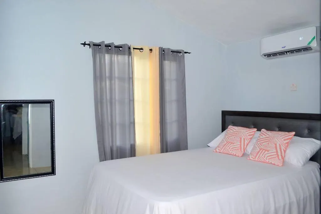 Gillaine'S Place Montego Bay